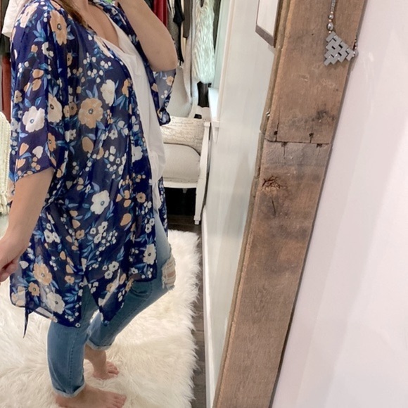 Lularoe Daphne blue floral cardigan with belt size XLarge - Picture 2 of 11